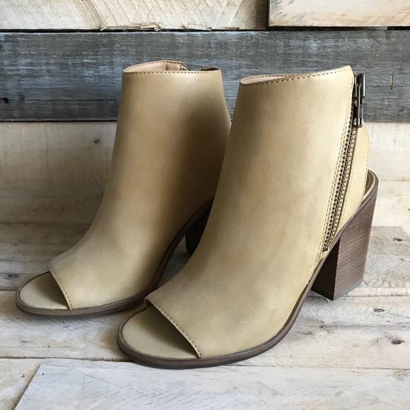 Steve Madden Shoes - Steve Madden “Terraa”chunky block heel - Size 8.5